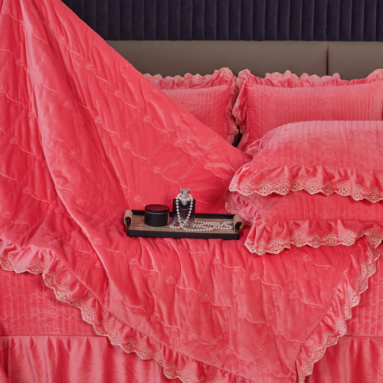 91家纺网 家纺一手货源 找家纺 青竹苑 2025新款婴儿绒宝宝绒玫瑰版床盖款四件套 慕达-深粉