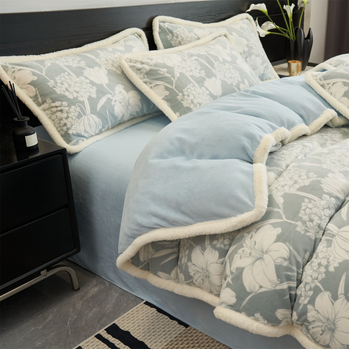 91家纺网 家纺一手货源 找家纺 金鹰 2025新款A类雕花牛奶绒烂花兔毛包边四件套 兰花