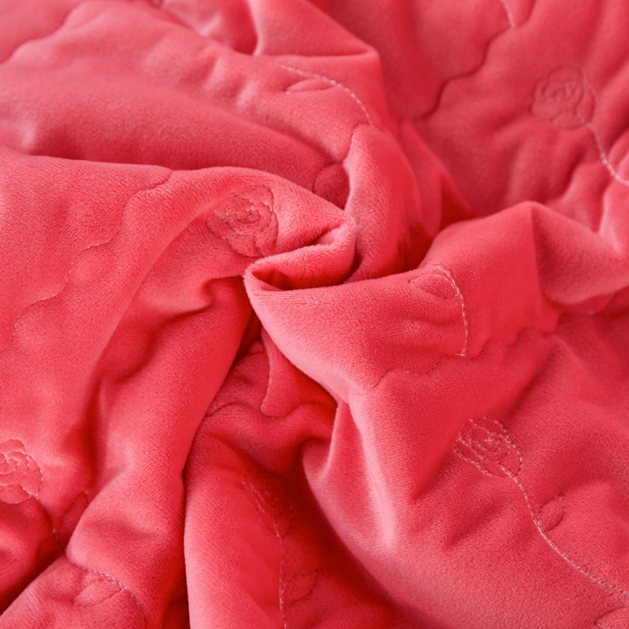 91家纺网 家纺一手货源 找家纺 青竹苑 2025新款婴儿绒宝宝绒玫瑰版床盖款四件套 慕达-深粉