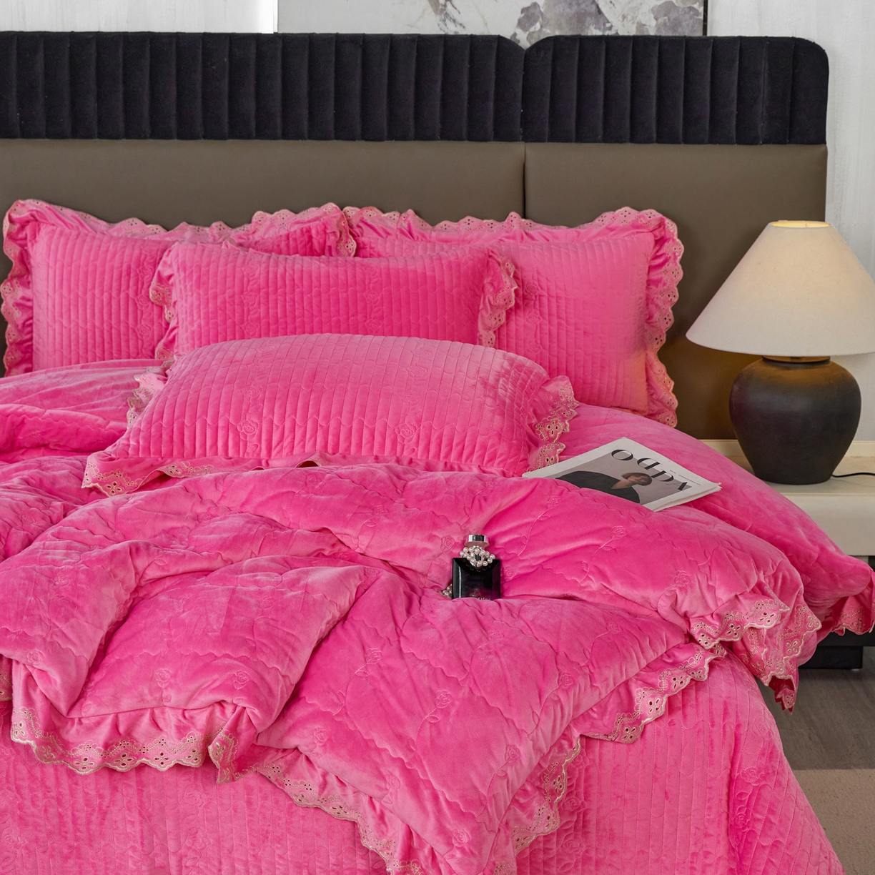 91家纺网 家纺一手货源 找家纺 青竹苑 2025新款婴儿绒宝宝绒玫瑰版床盖款四件套 慕达-妍红