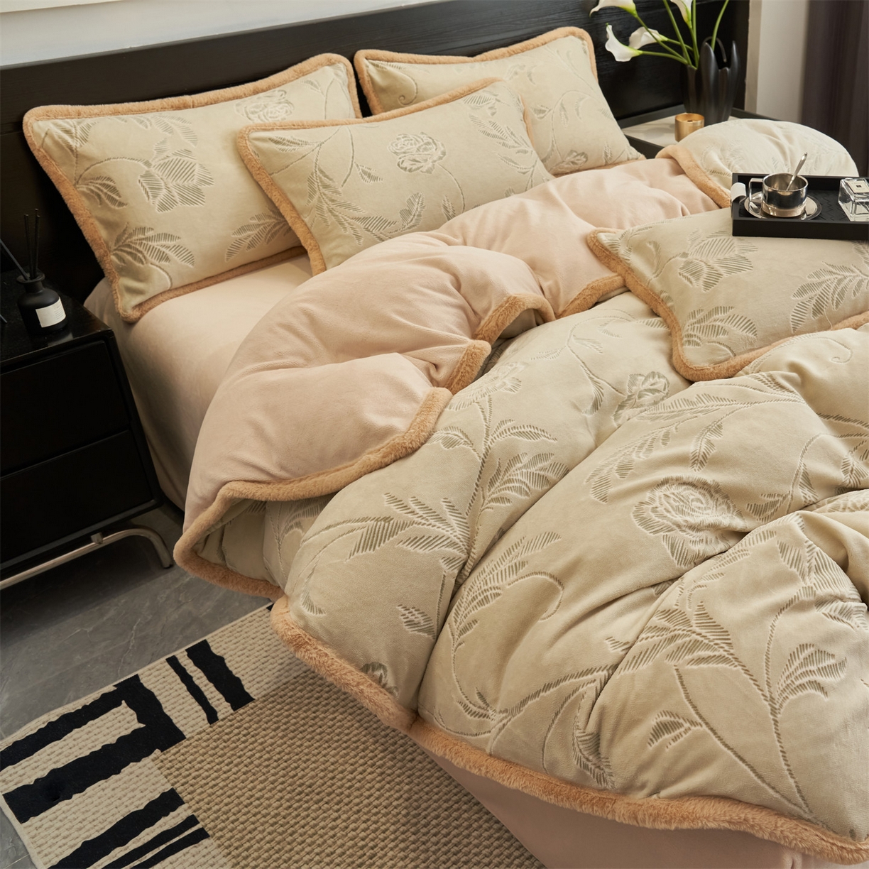 91家纺网 家纺一手货源 找家纺 金鹰 2025新款A类雕花牛奶绒烂花兔毛包边四件套 玫瑰物语