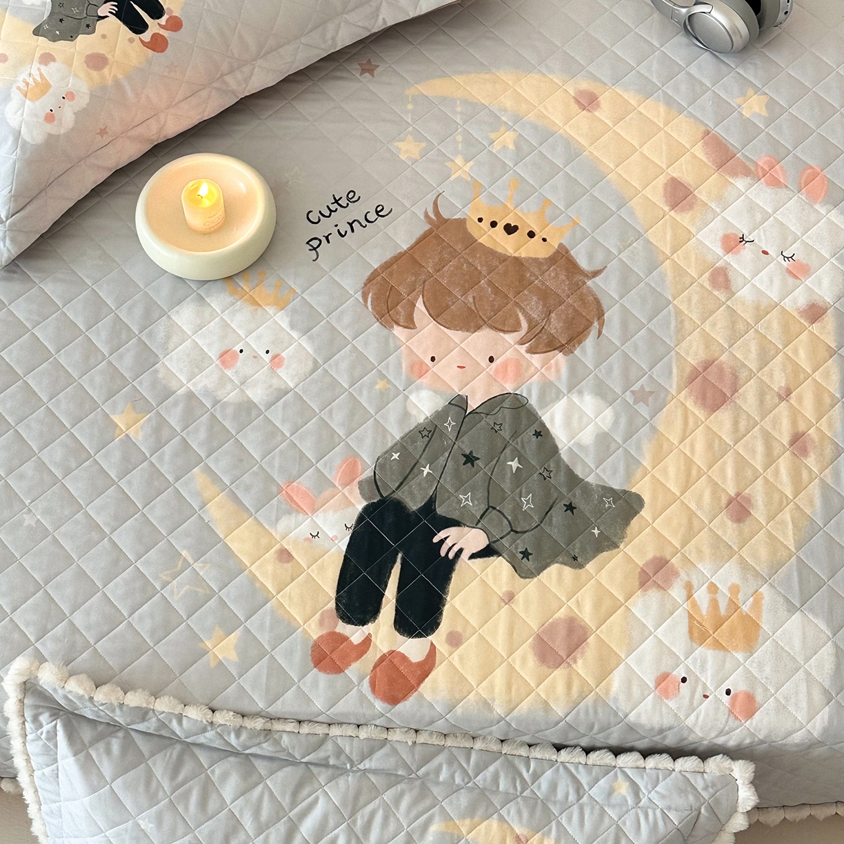 91家纺网 家纺一手货源 找家纺 漫调家纺 2025新款全棉磨毛大版卡通床盖套件 小王子