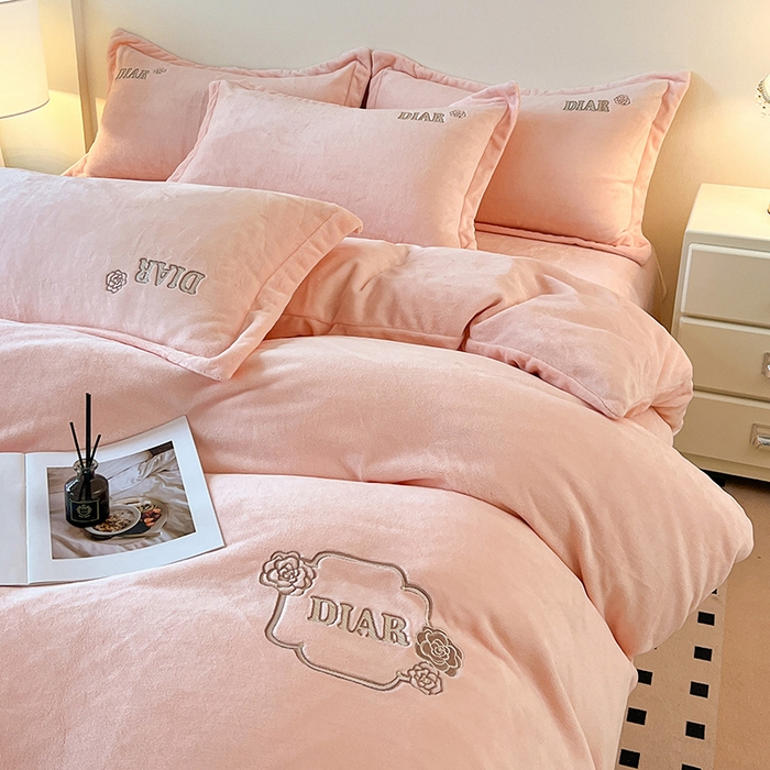 91家纺网 家纺一手货源 找家纺 （总）梦莱斯 2025全消光加厚牛奶绒四件套 - 山茶花系列