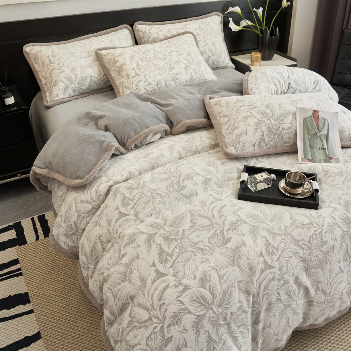 91家纺网 家纺一手货源 找家纺 金鹰 2025新款A类雕花牛奶绒烂花兔毛包边四件套 羽叶