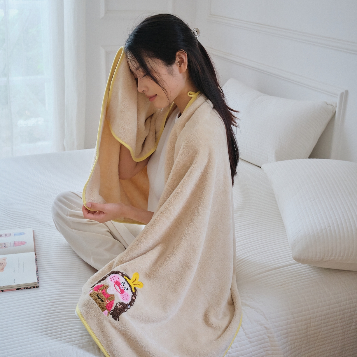 91家纺网 家纺一手货源 找家纺 沐瑟家纺 2025新款亲肤柔软珊瑚绒毛巾浴巾-富婆系列 富婆-米色 70*140cm浴巾/条