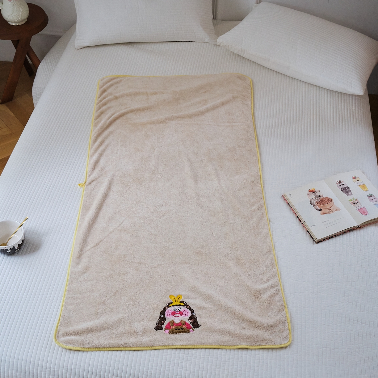 91家纺网 家纺一手货源 找家纺 沐瑟家纺 2025新款亲肤柔软珊瑚绒毛巾浴巾-富婆系列 富婆-米色 70*140cm浴巾/条