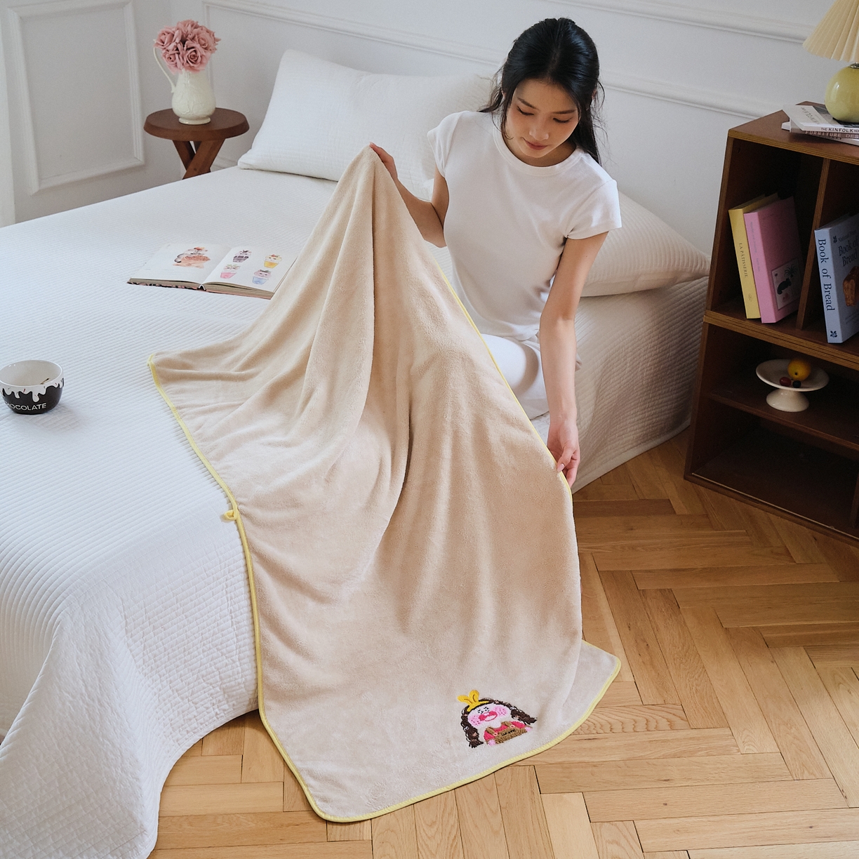 91家纺网 家纺一手货源 找家纺 沐瑟家纺 2025新款亲肤柔软珊瑚绒毛巾浴巾-富婆系列 富婆-米色 70*140cm浴巾/条