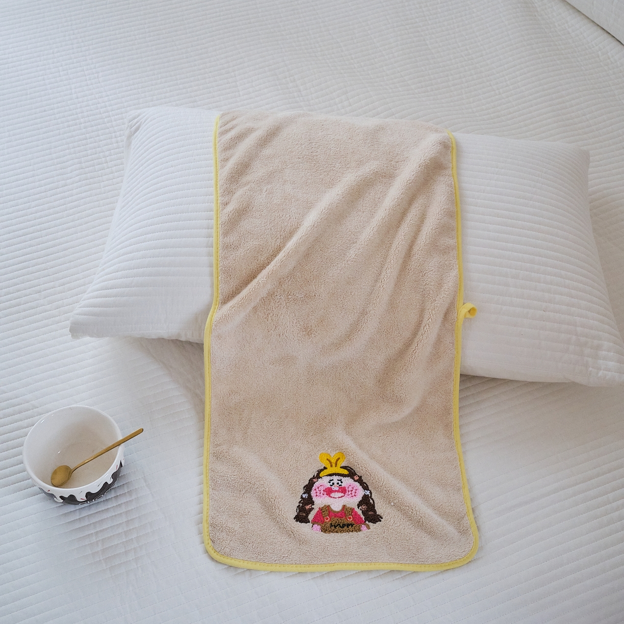 91家纺网 家纺一手货源 找家纺 沐瑟家纺 2025新款亲肤柔软珊瑚绒毛巾浴巾-富婆系列 富婆-米色 70*140cm浴巾/条