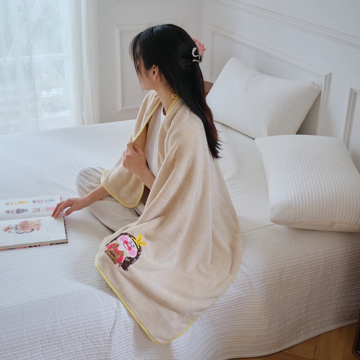 91家纺网 家纺一手货源 找家纺 沐瑟家纺 2025新款亲肤柔软珊瑚绒毛巾浴巾-富婆系列 富婆-米色 70*140cm浴巾/条