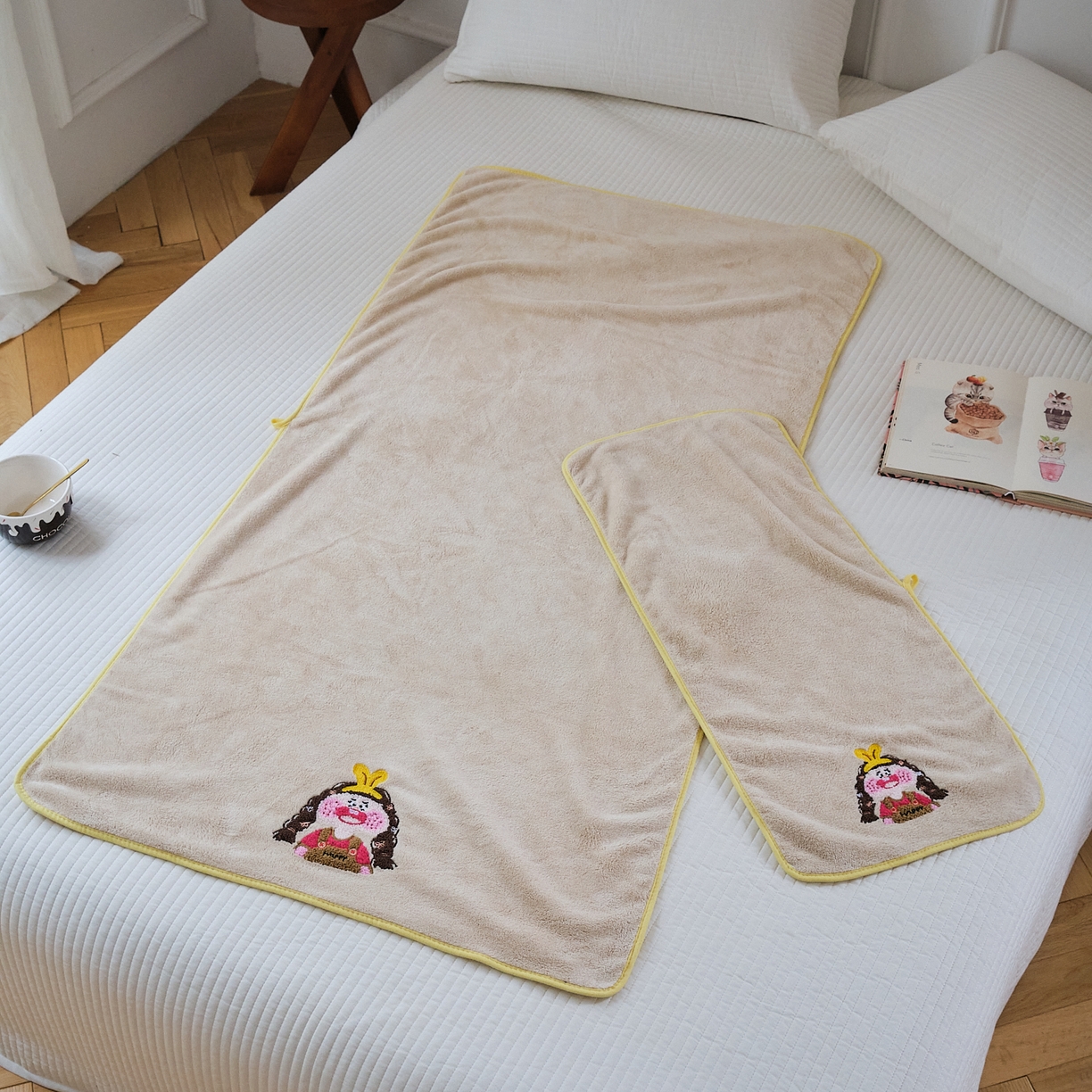 91家纺网 家纺一手货源 找家纺 沐瑟家纺 2025新款亲肤柔软珊瑚绒毛巾浴巾-富婆系列 富婆-米色 40*80cm毛巾/条