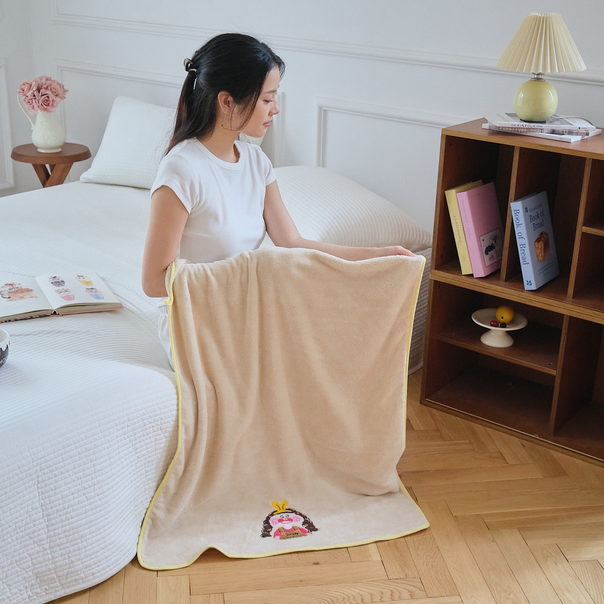 91家纺网 家纺一手货源 找家纺 沐瑟家纺 2025新款亲肤柔软珊瑚绒毛巾浴巾-富婆系列 富婆-米色 40*80cm毛巾/条