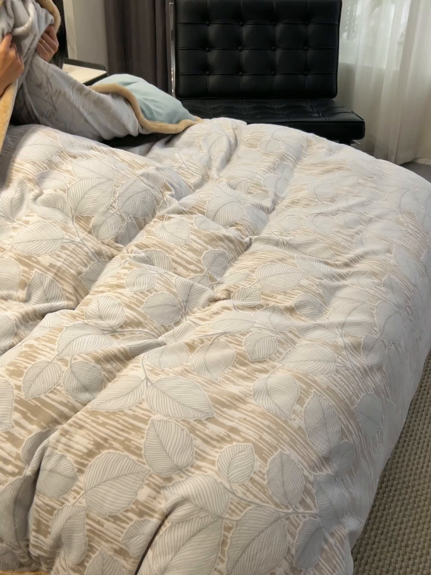 91家纺网 家纺一手货源 找家纺 金鹰 2025新款A类雕花牛奶绒烂花兔毛包边四件套 仲夏晨歌