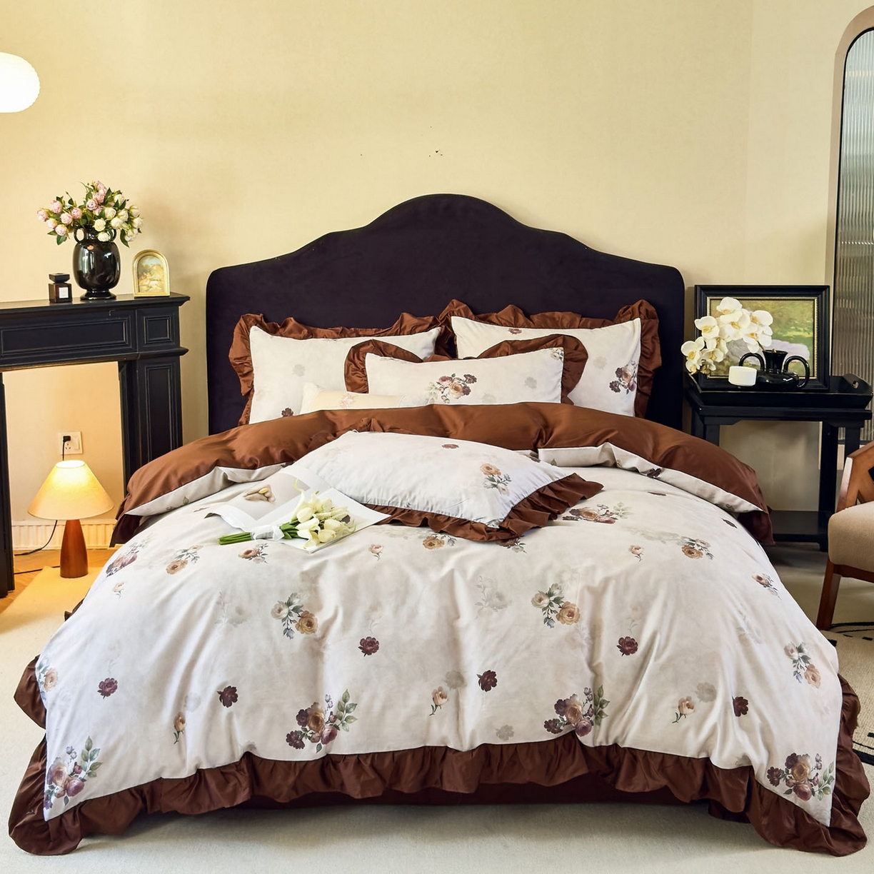 91家纺网 家纺一手货源 找家纺 由丽家纺 2025新款法式全棉贡缎花边款数码印花四件套（控价券后299起） 津妮亚-红