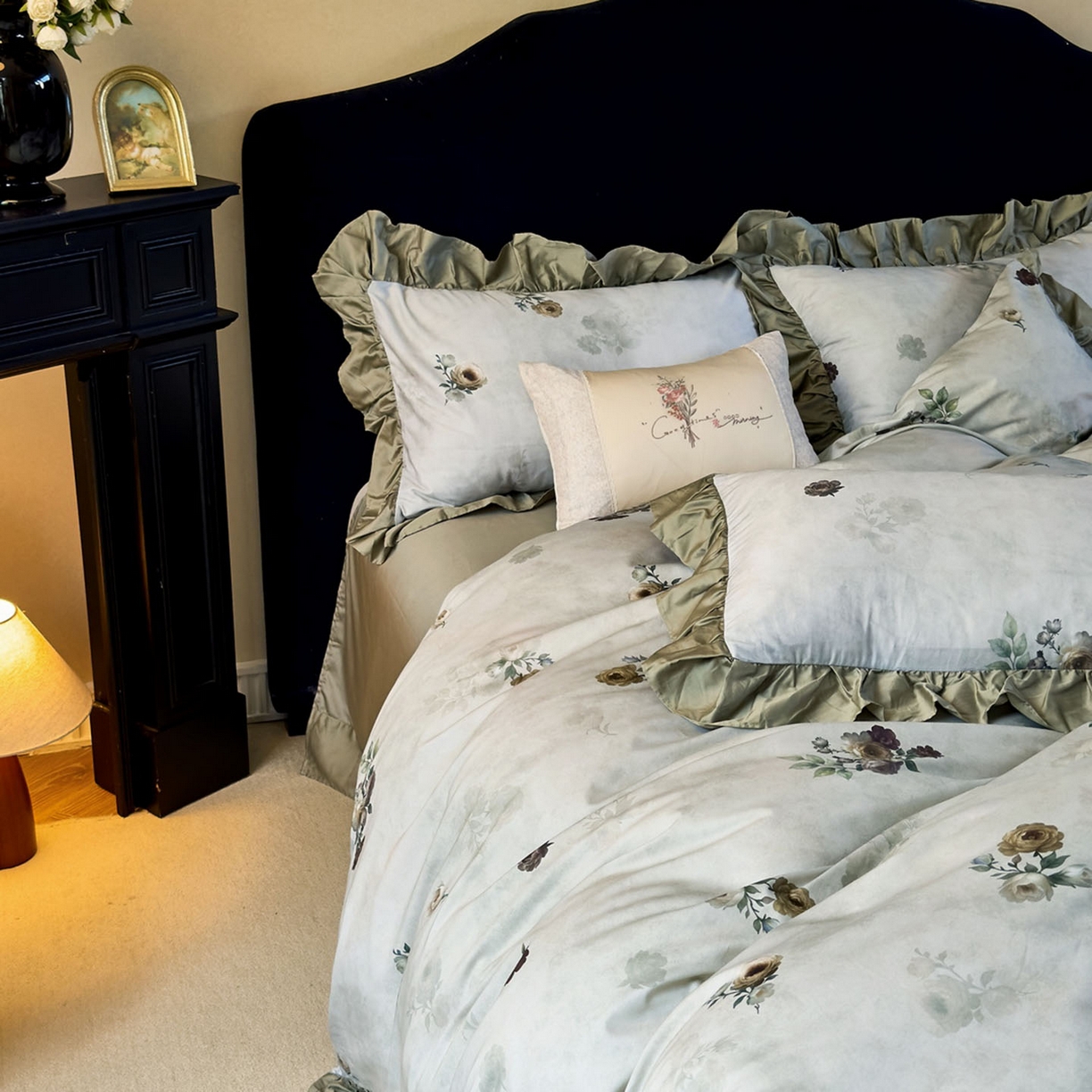 91家纺网 家纺一手货源 找家纺 由丽家纺 2025新款法式全棉贡缎花边款数码印花四件套（控价券后299起） 津妮亚-绿