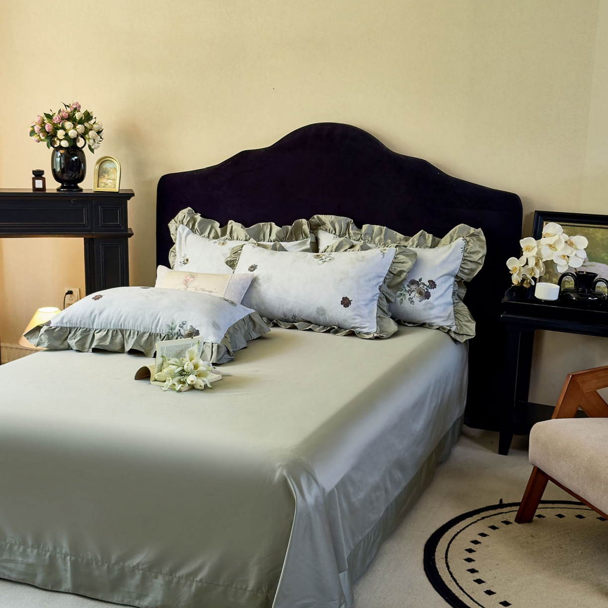 91家纺网 家纺一手货源 找家纺 由丽家纺 2025新款法式全棉贡缎花边款数码印花四件套（控价券后299起） 津妮亚-绿