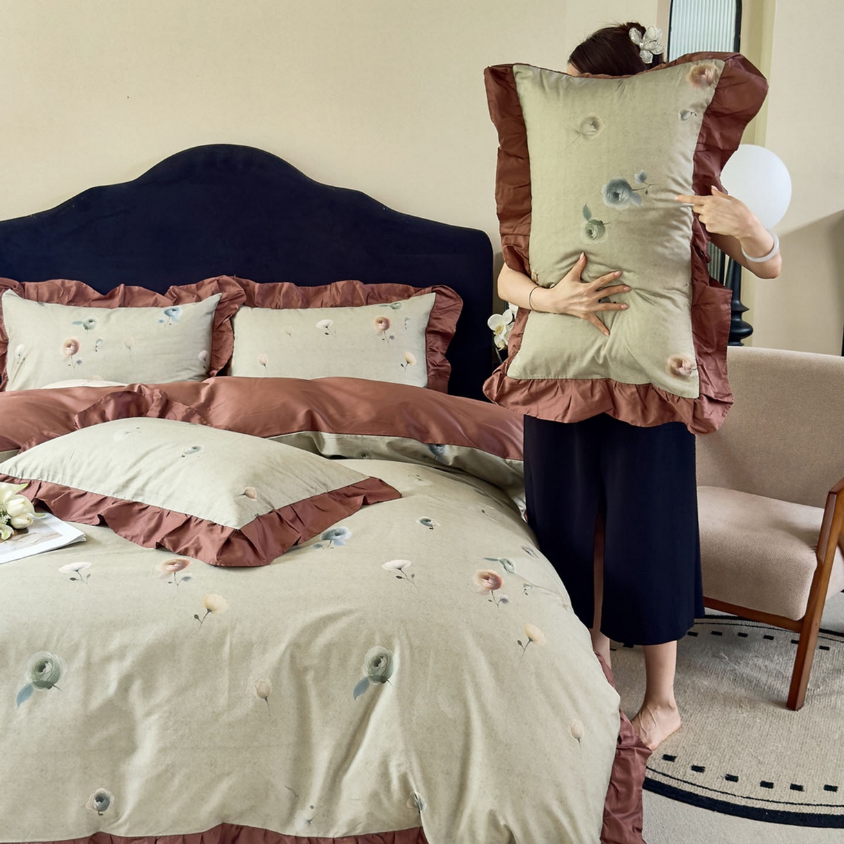 91家纺网 家纺一手货源 找家纺 由丽家纺 2025新款法式全棉贡缎花边款数码印花四件套（控价券后299起） 艾恩瑟-绿