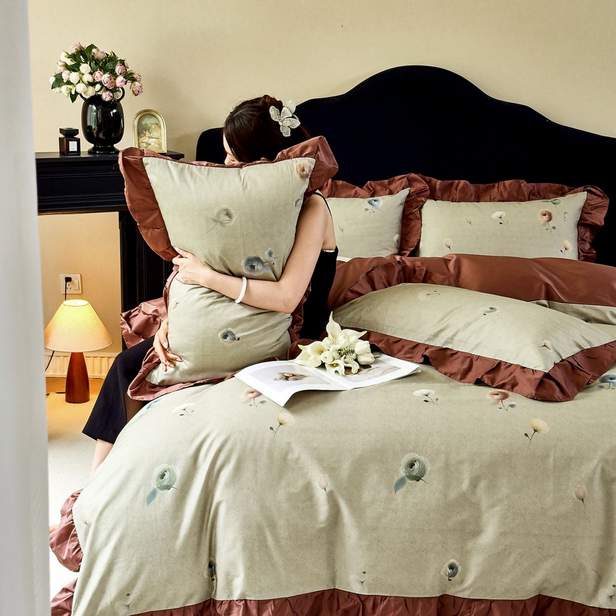 91家纺网 家纺一手货源 找家纺 由丽家纺 2025新款法式全棉贡缎花边款数码印花四件套（控价券后299起） 艾恩瑟-绿