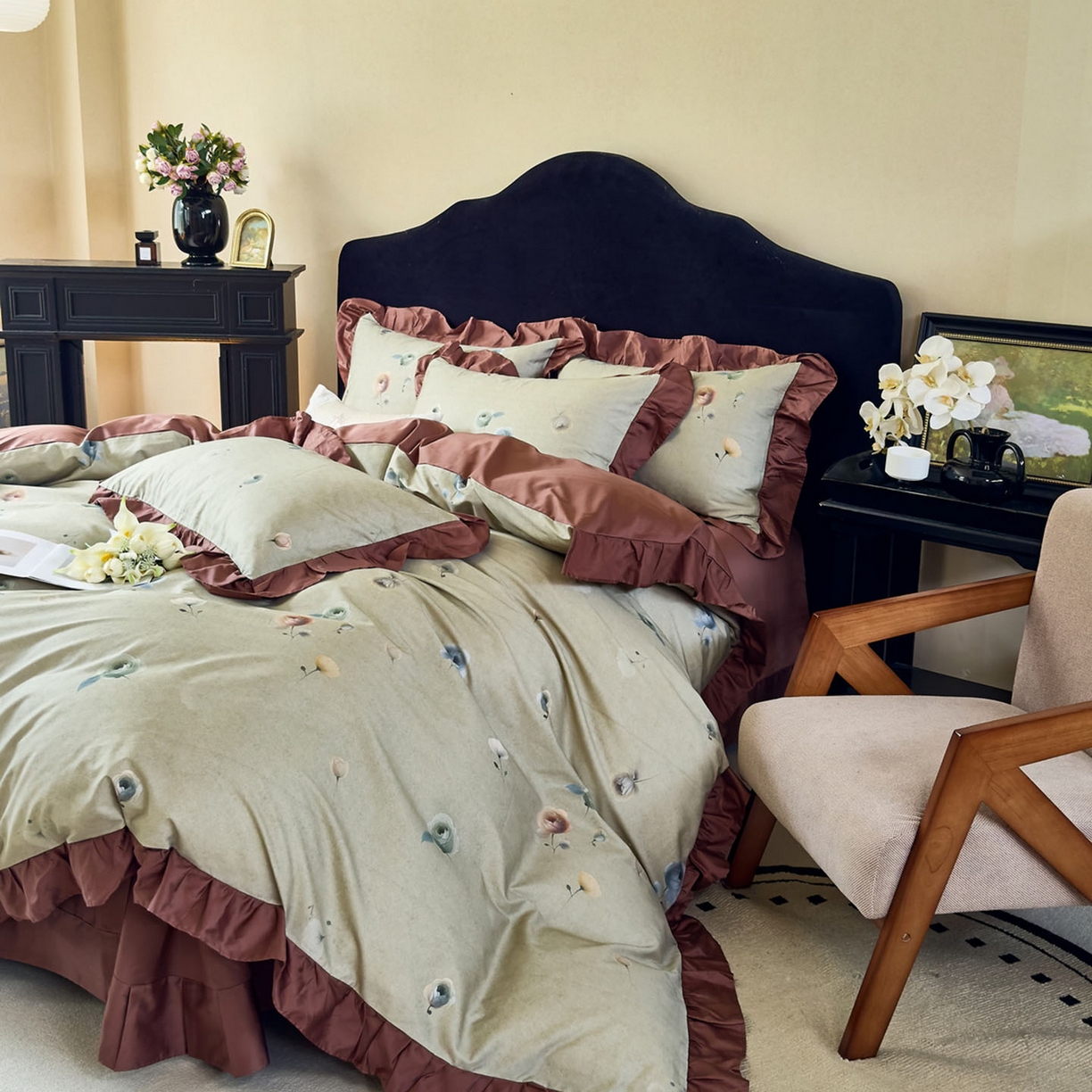 91家纺网 家纺一手货源 找家纺 由丽家纺 2025新款法式全棉贡缎花边款数码印花四件套（控价券后299起） 艾恩瑟-绿