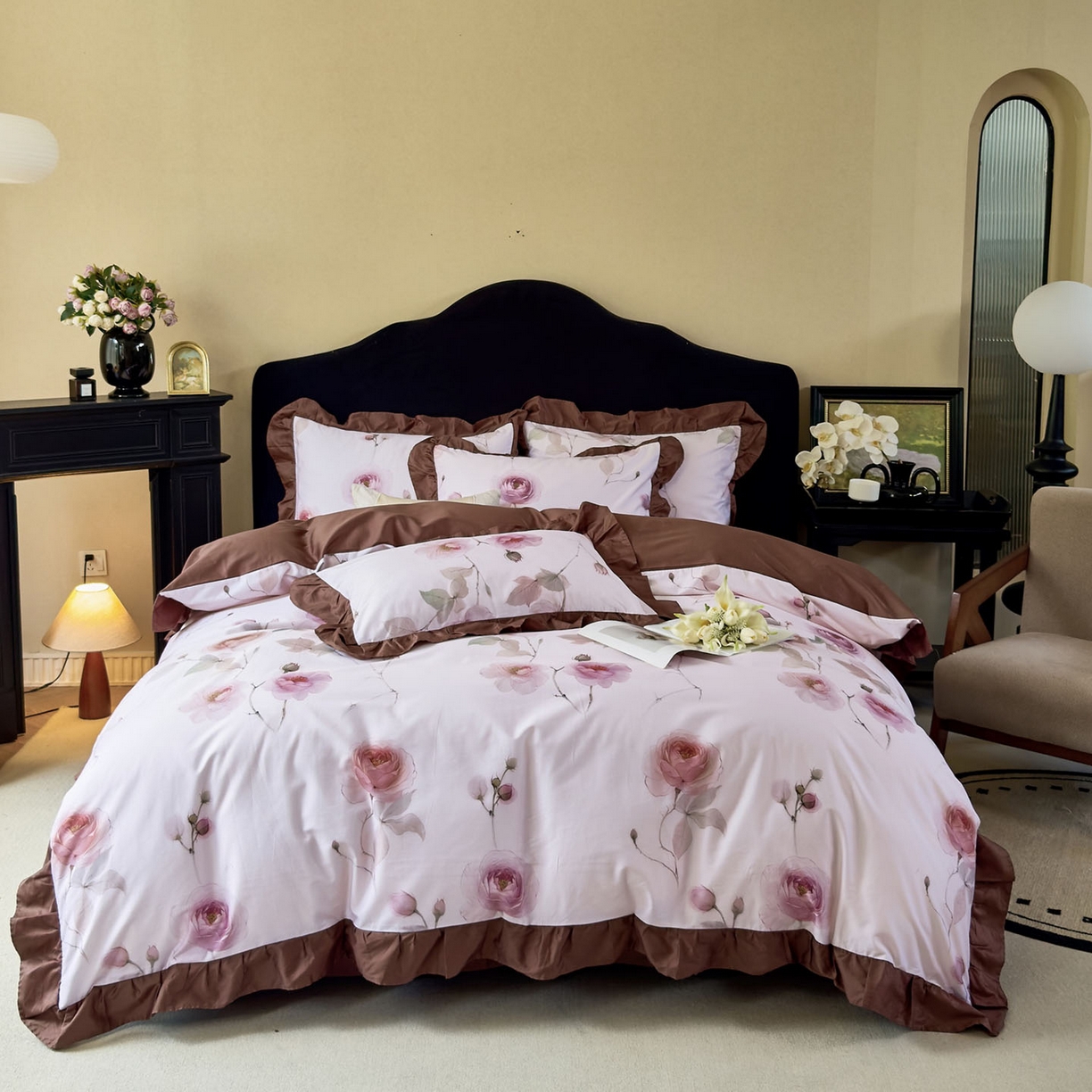 91家纺网 家纺一手货源 找家纺 由丽家纺 2025新款法式全棉贡缎花边款数码印花四件套（控价券后299起） 玛利戈德-红