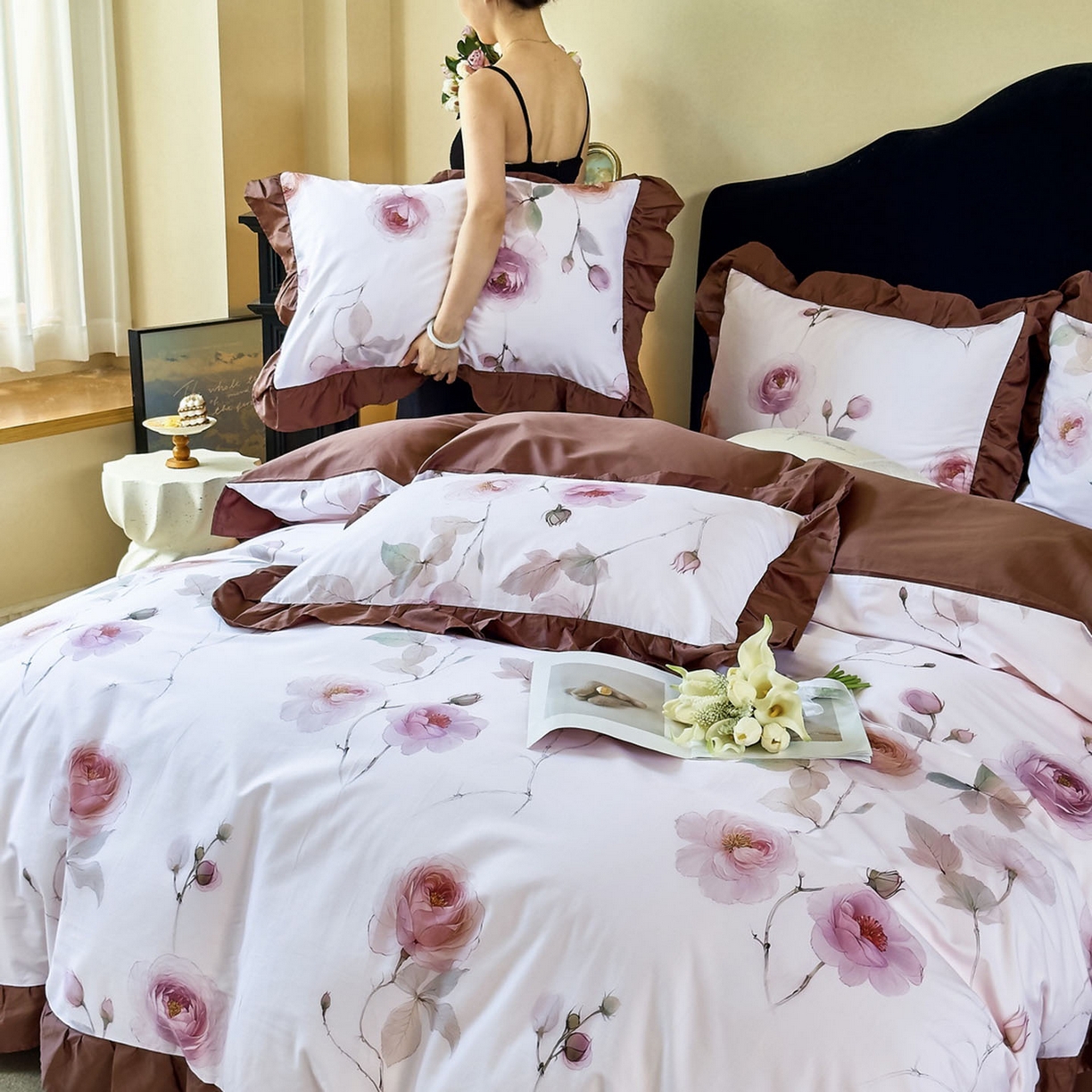 91家纺网 家纺一手货源 找家纺 由丽家纺 2025新款法式全棉贡缎花边款数码印花四件套（控价券后299起） 玛利戈德-红