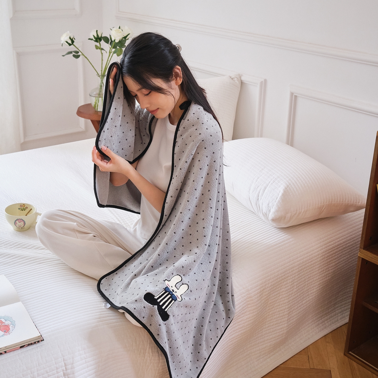 91家纺网 家纺一手货源 找家纺 沐瑟家纺 2025新款亲肤柔软珊瑚绒毛巾浴巾-点点动物系列 点点动物-可爱兔 35*75cm毛巾/条