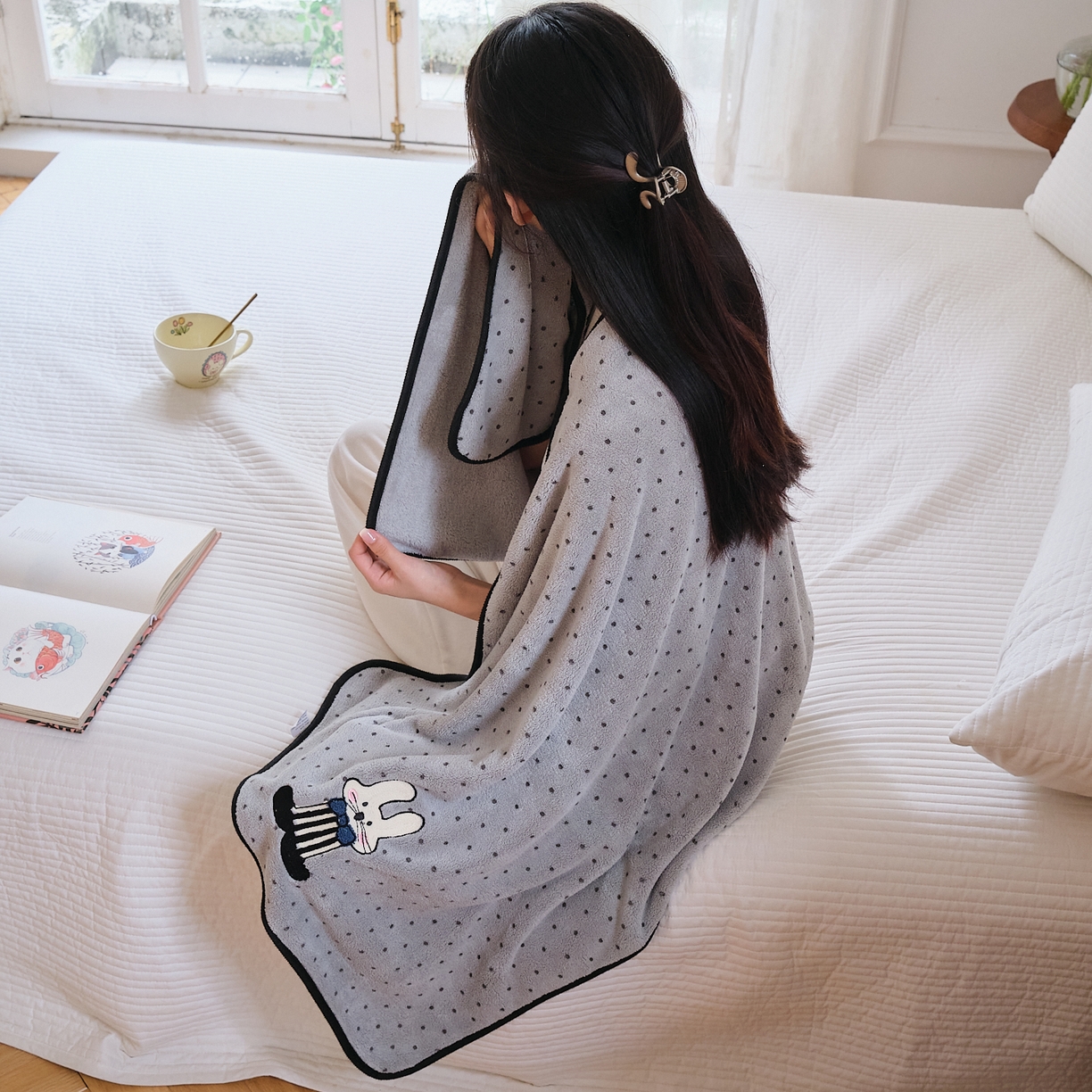 91家纺网 家纺一手货源 找家纺 沐瑟家纺 2025新款亲肤柔软珊瑚绒毛巾浴巾-点点动物系列 点点动物-可爱兔 35*75cm毛巾/条