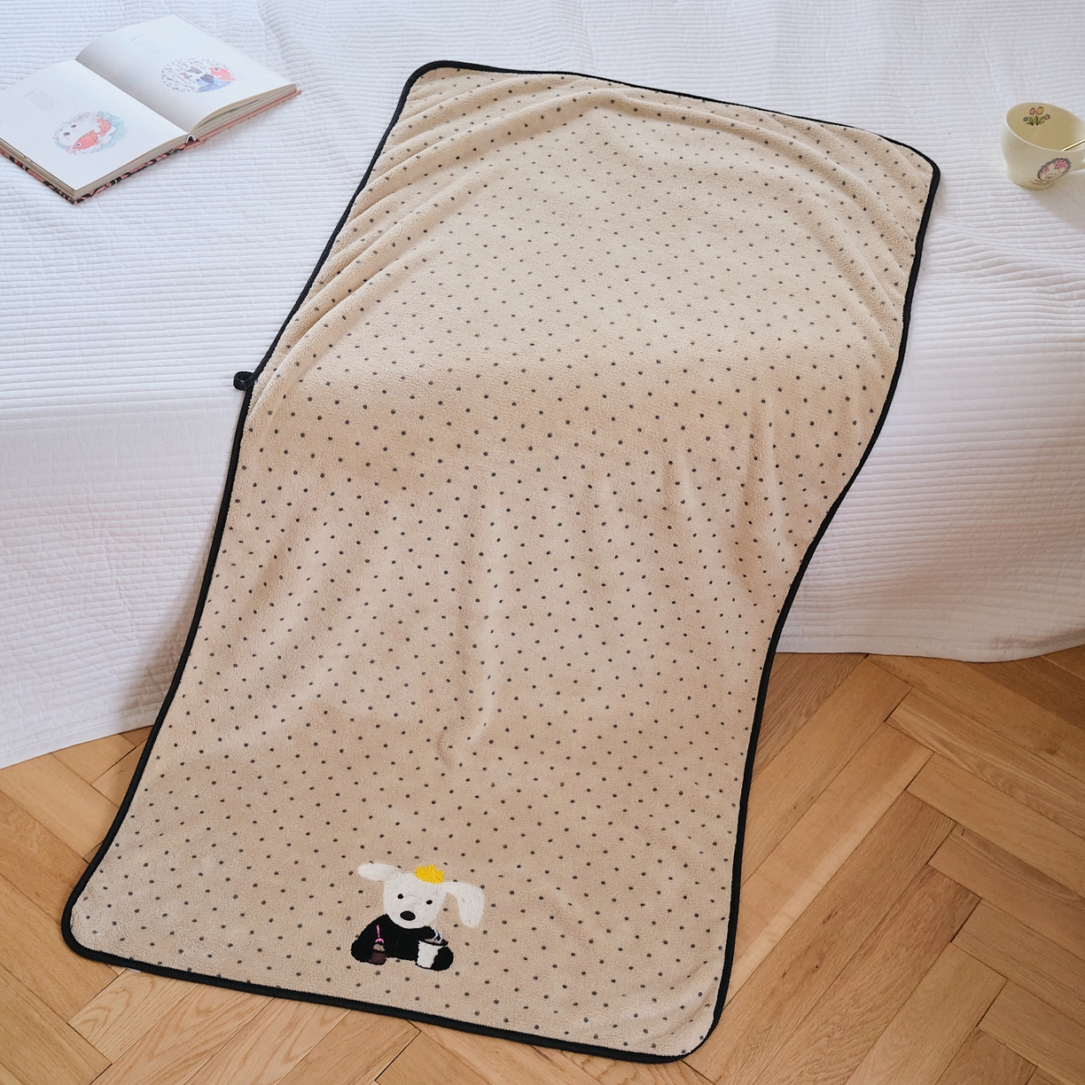 91家纺网 家纺一手货源 找家纺 沐瑟家纺 2025新款亲肤柔软珊瑚绒毛巾浴巾-点点动物系列 点点动物-咖啡狗 35*75cm毛巾/条