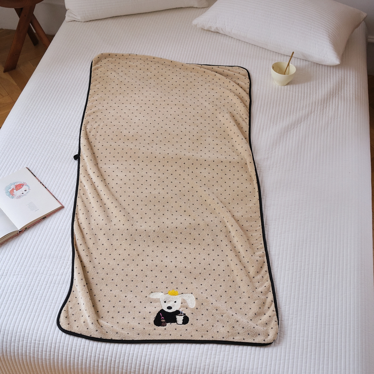 91家纺网 家纺一手货源 找家纺 沐瑟家纺 2025新款亲肤柔软珊瑚绒毛巾浴巾-点点动物系列 点点动物-咖啡狗 35*75cm毛巾/条