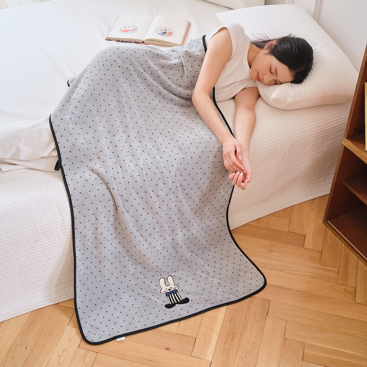 91家纺网 家纺一手货源 找家纺 沐瑟家纺 2025新款亲肤柔软珊瑚绒毛巾浴巾-点点动物系列 点点动物-可爱兔 35*75cm毛巾/条