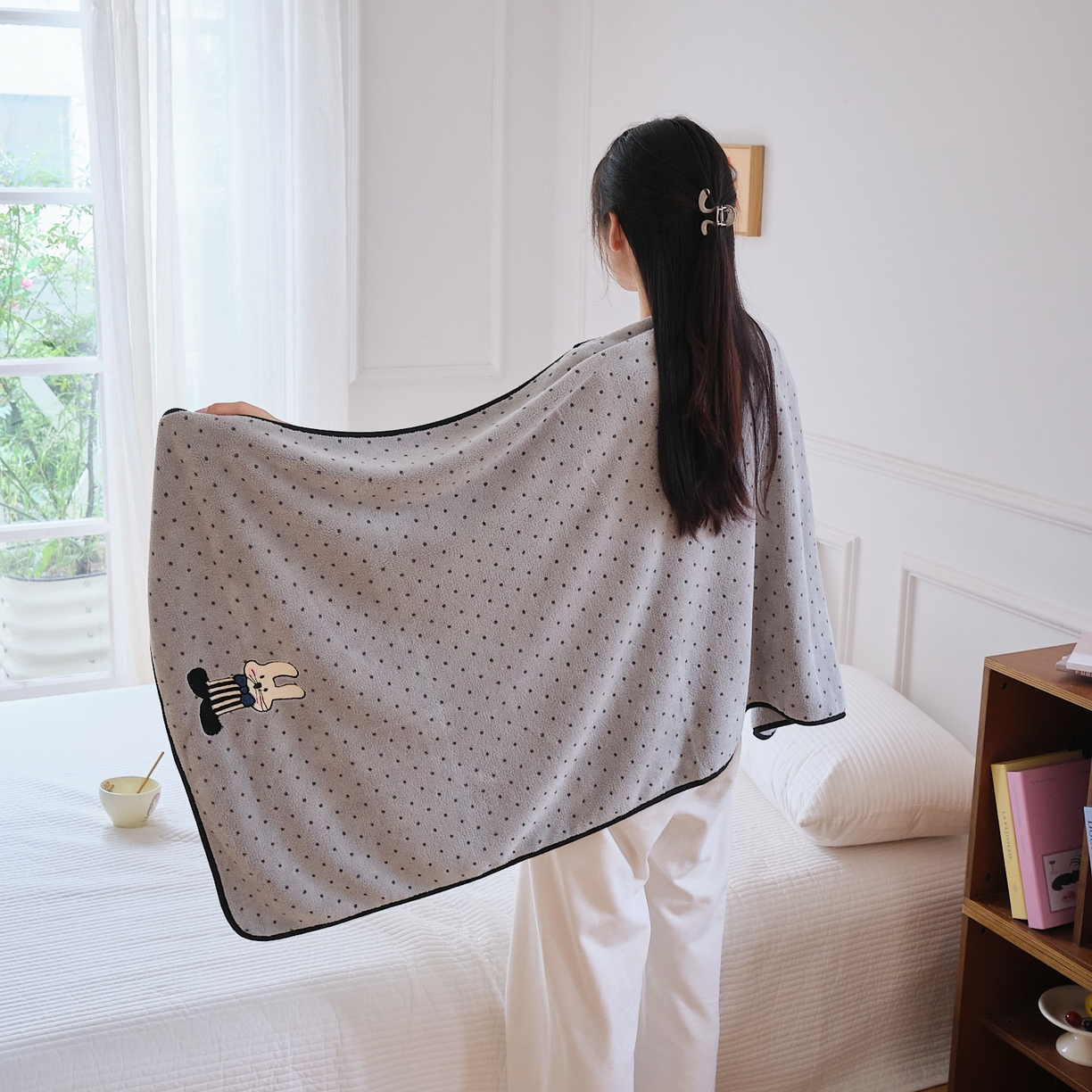 91家纺网 家纺一手货源 找家纺 沐瑟家纺 2025新款亲肤柔软珊瑚绒毛巾浴巾-点点动物系列 点点动物-可爱兔 35*75cm毛巾/条