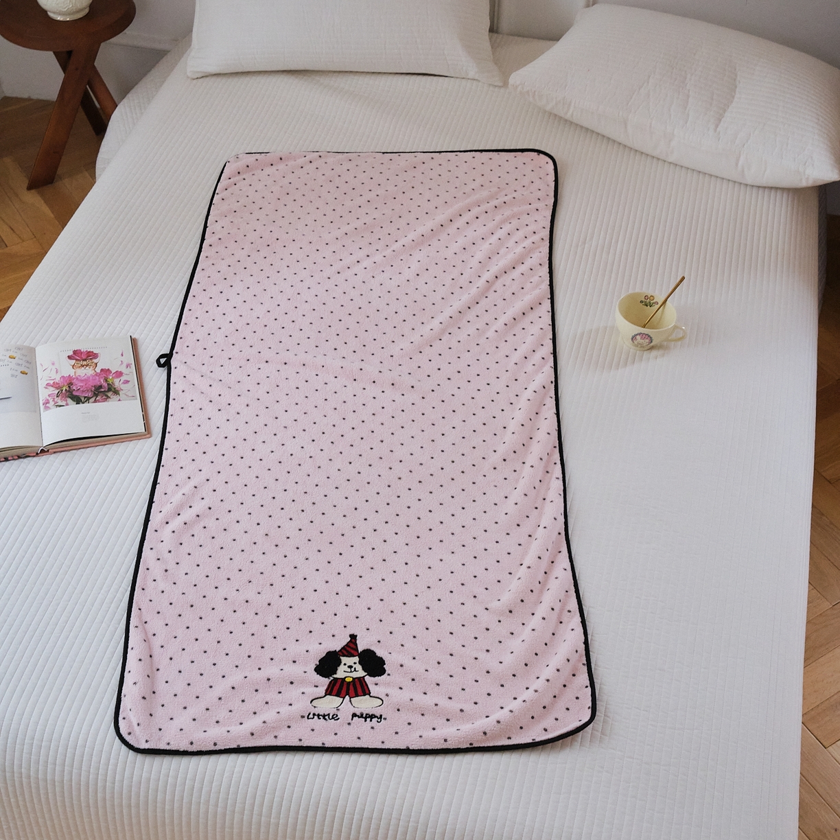 91家纺网 家纺一手货源 找家纺 沐瑟家纺 2025新款亲肤柔软珊瑚绒毛巾浴巾-点点动物系列 点点动物-粉红小狗 35*75cm毛巾/条