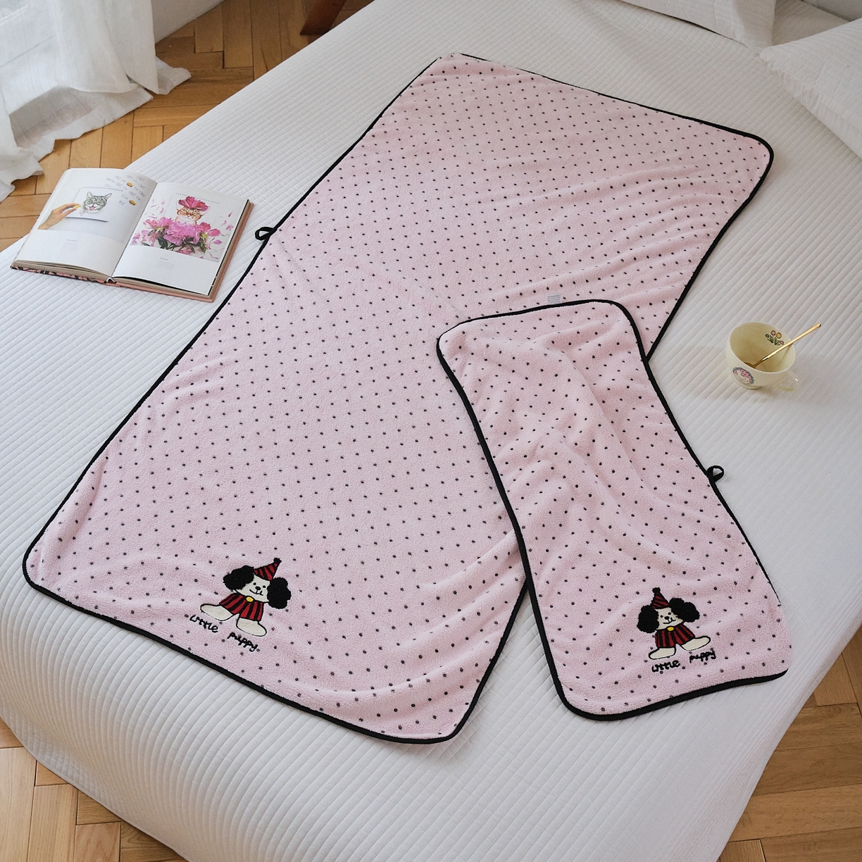 91家纺网 家纺一手货源 找家纺 沐瑟家纺 2025新款亲肤柔软珊瑚绒毛巾浴巾-点点动物系列 点点动物-粉红小狗 70*140cm浴巾/条