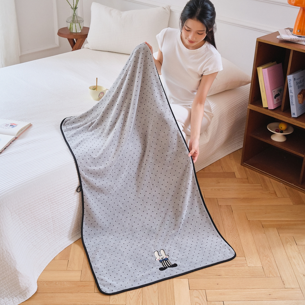 91家纺网 家纺一手货源 找家纺 沐瑟家纺 2025新款亲肤柔软珊瑚绒毛巾浴巾-点点动物系列 点点动物-可爱兔 70*140cm浴巾/条