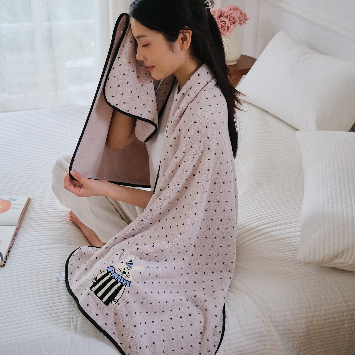 91家纺网 家纺一手货源 找家纺 沐瑟家纺 2025新款亲肤柔软珊瑚绒毛巾浴巾-点点动物系列 点点动物-粉红兔 70*140cm浴巾/条