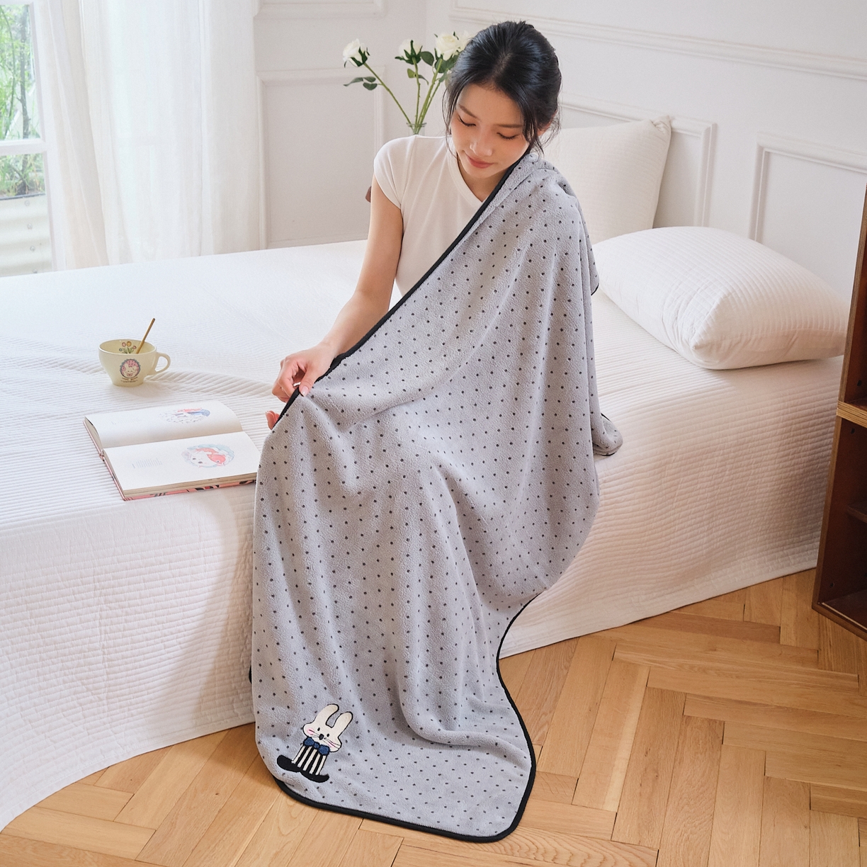 91家纺网 家纺一手货源 找家纺 沐瑟家纺 2025新款亲肤柔软珊瑚绒毛巾浴巾-点点动物系列 点点动物-可爱兔 70*140cm浴巾/条