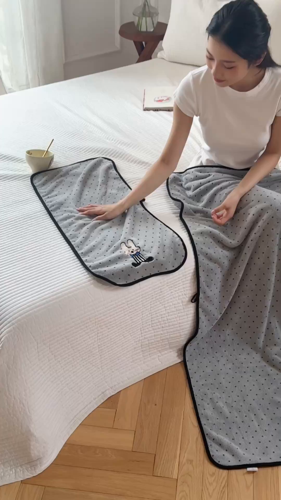 91家纺网 家纺一手货源 找家纺 沐瑟家纺 2025新款亲肤柔软珊瑚绒毛巾浴巾-点点动物系列 点点动物-可爱兔 35*75cm毛巾/条