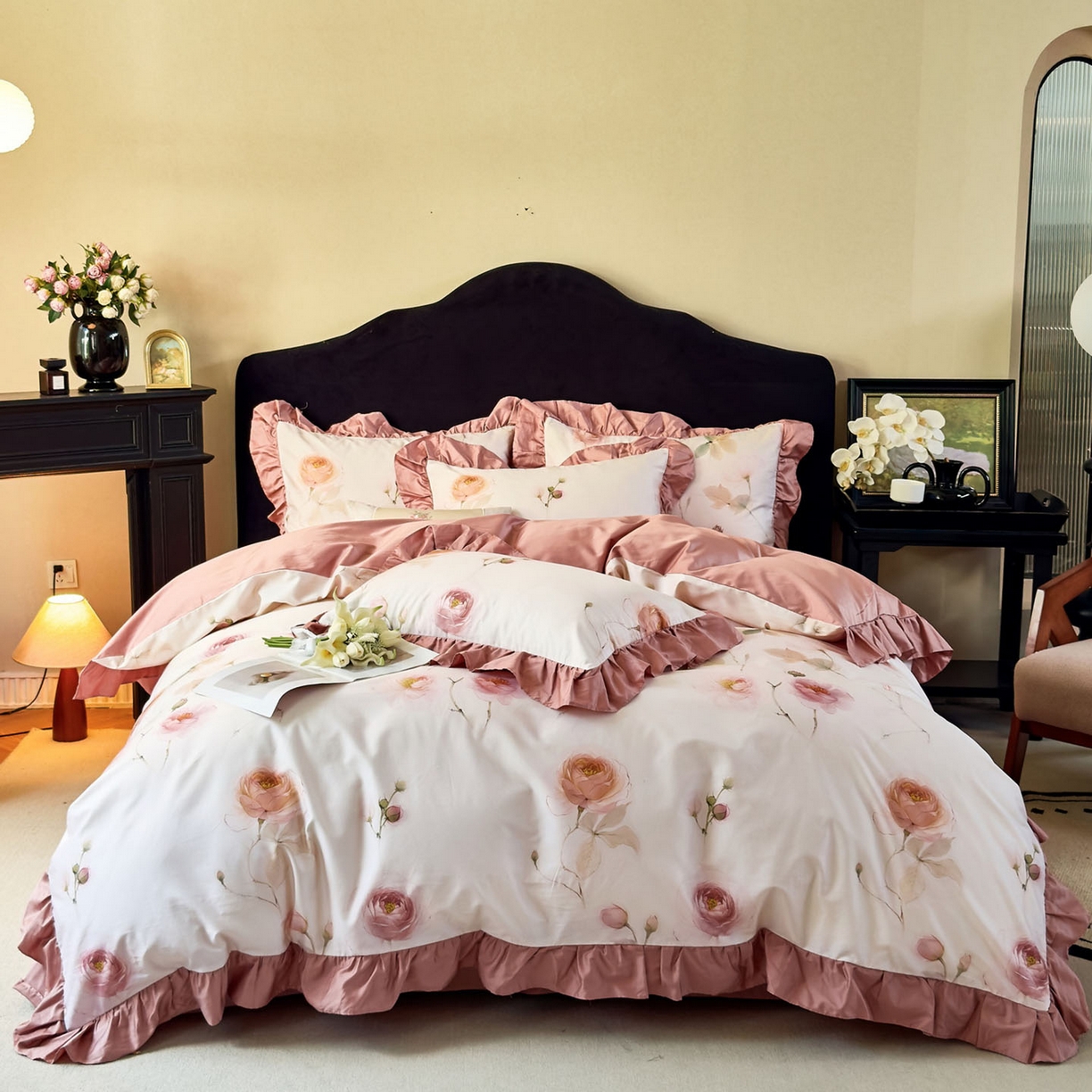 91家纺网 家纺一手货源 找家纺 由丽家纺 2025新款法式全棉贡缎花边款数码印花四件套（控价券后299起） 玛利戈德-米