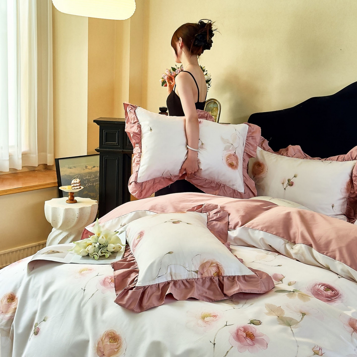 91家纺网 家纺一手货源 找家纺 由丽家纺 2025新款法式全棉贡缎花边款数码印花四件套（控价券后299起） 玛利戈德-米