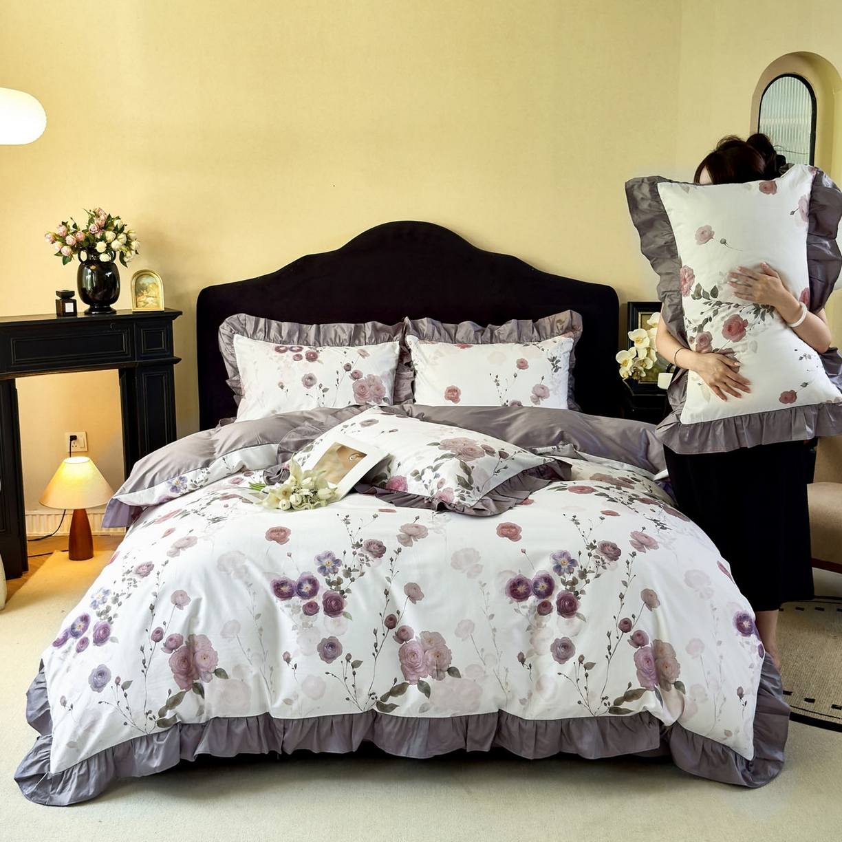 91家纺网 家纺一手货源 找家纺 由丽家纺 2025新款法式全棉贡缎花边款数码印花四件套（控价券后299起） 疏棠-紫