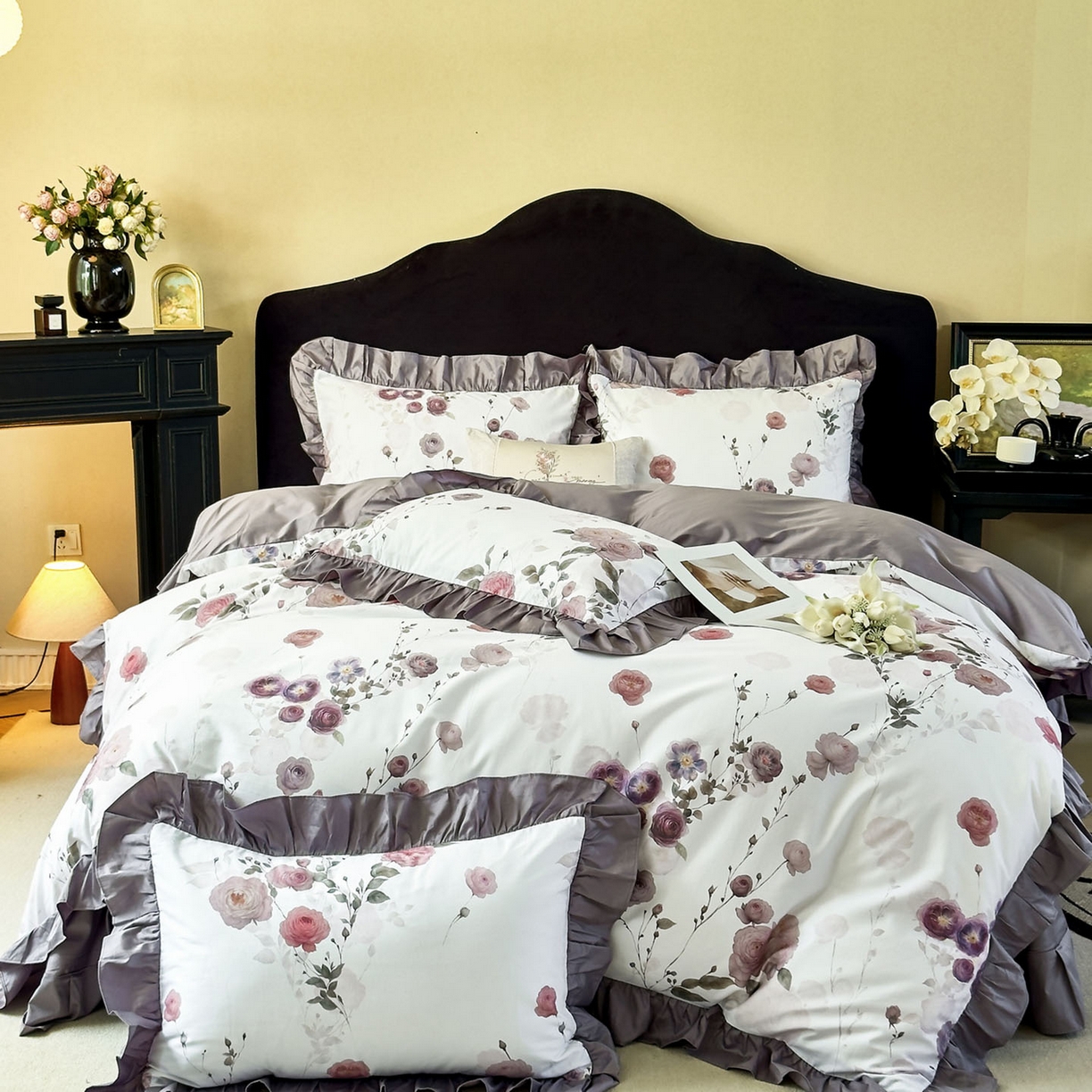 91家纺网 家纺一手货源 找家纺 由丽家纺 2025新款法式全棉贡缎花边款数码印花四件套（控价券后299起） 疏棠-紫