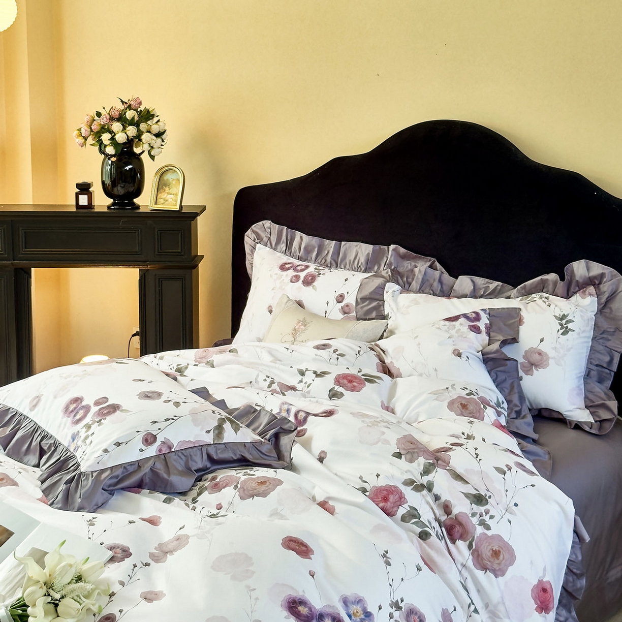 91家纺网 家纺一手货源 找家纺 由丽家纺 2025新款法式全棉贡缎花边款数码印花四件套（控价券后299起） 疏棠-紫