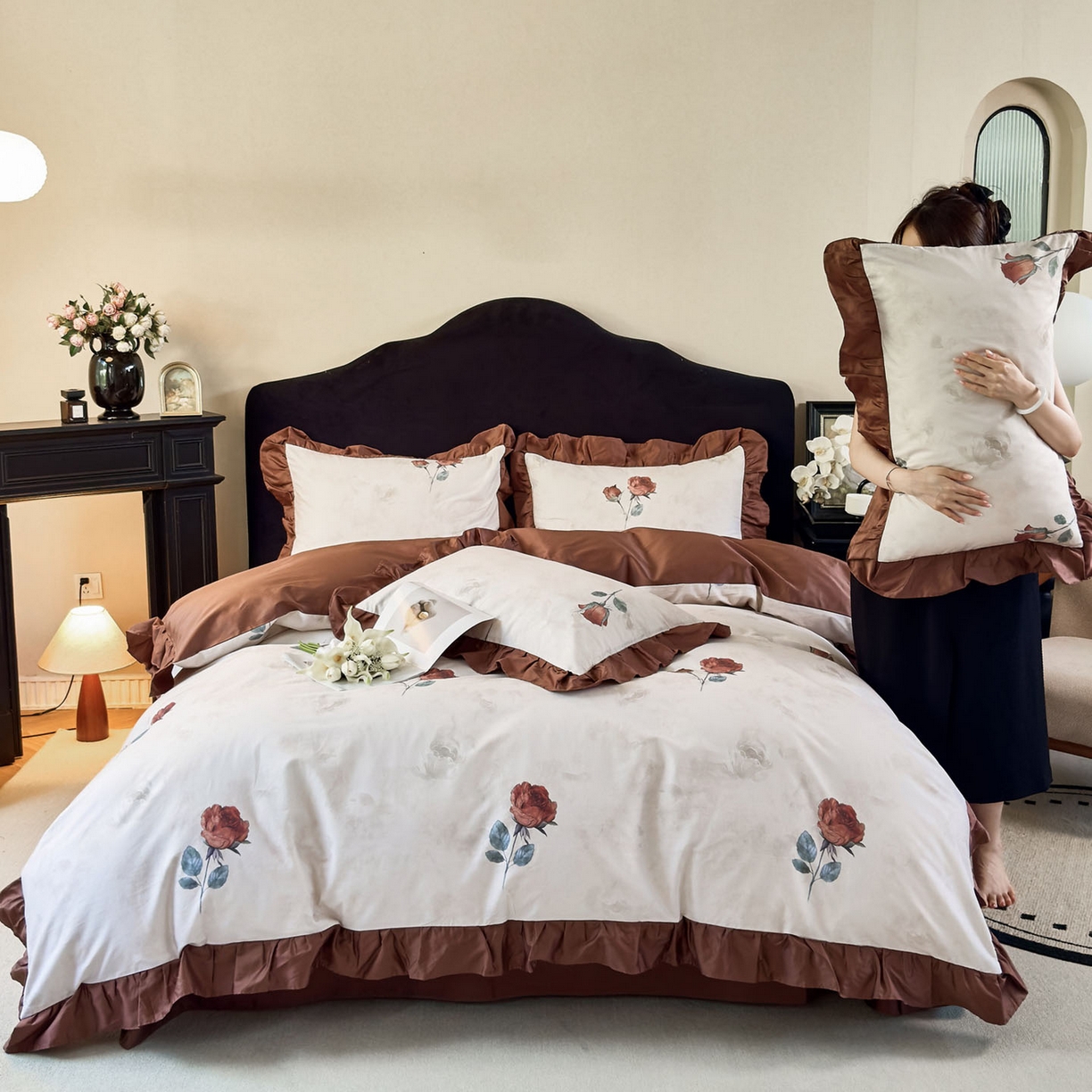 91家纺网 家纺一手货源 找家纺 由丽家纺 2025新款法式全棉贡缎花边款数码印花四件套（控价券后299起） 晚笙-米