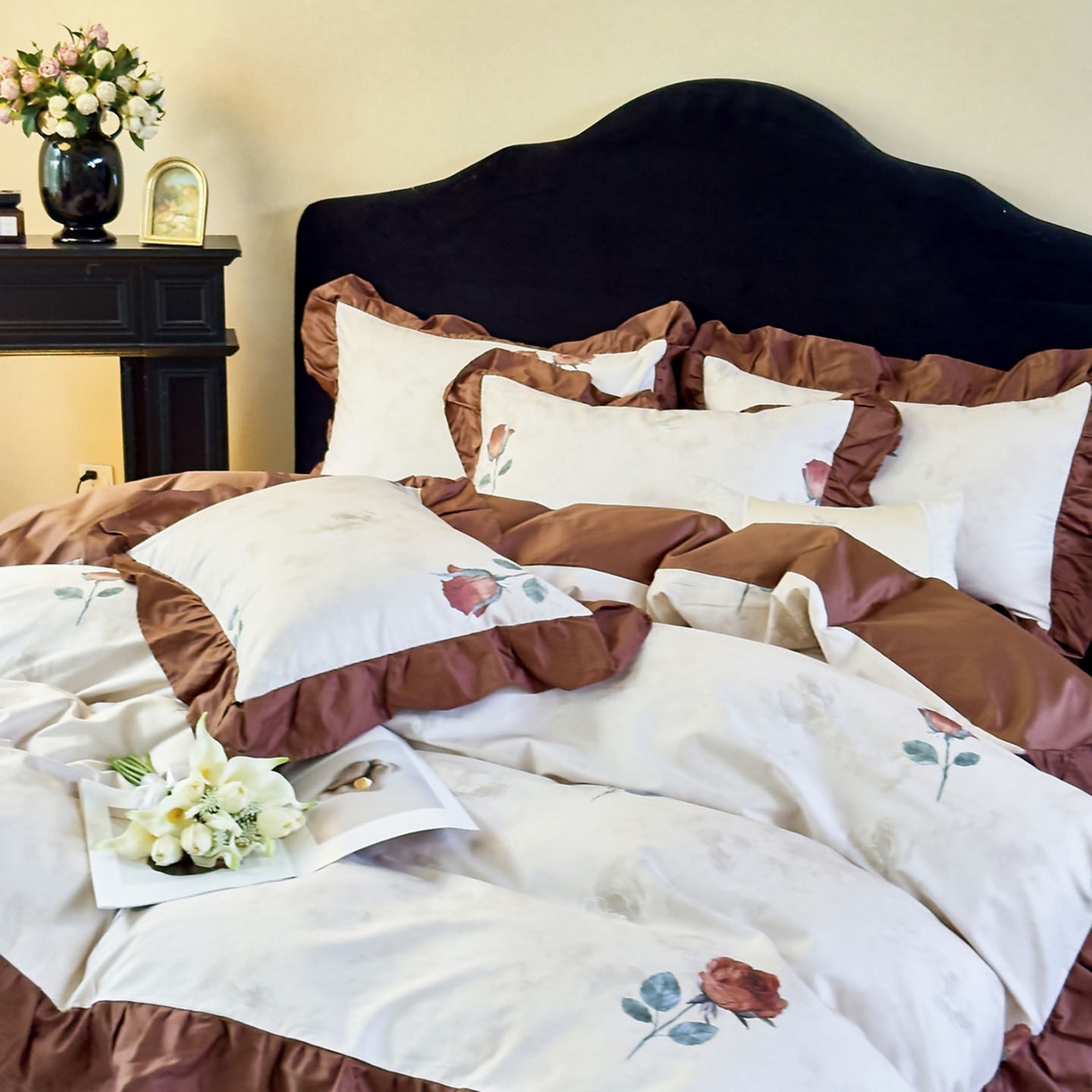 91家纺网 家纺一手货源 找家纺 由丽家纺 2025新款法式全棉贡缎花边款数码印花四件套（控价券后299起） 晚笙-米