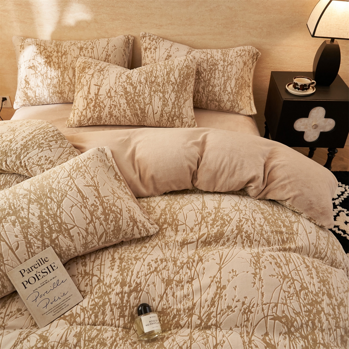 91家纺网 家纺一手货源 找家纺 金鹰 2025新款雕花烂花牛奶绒四件套 爱丽丝