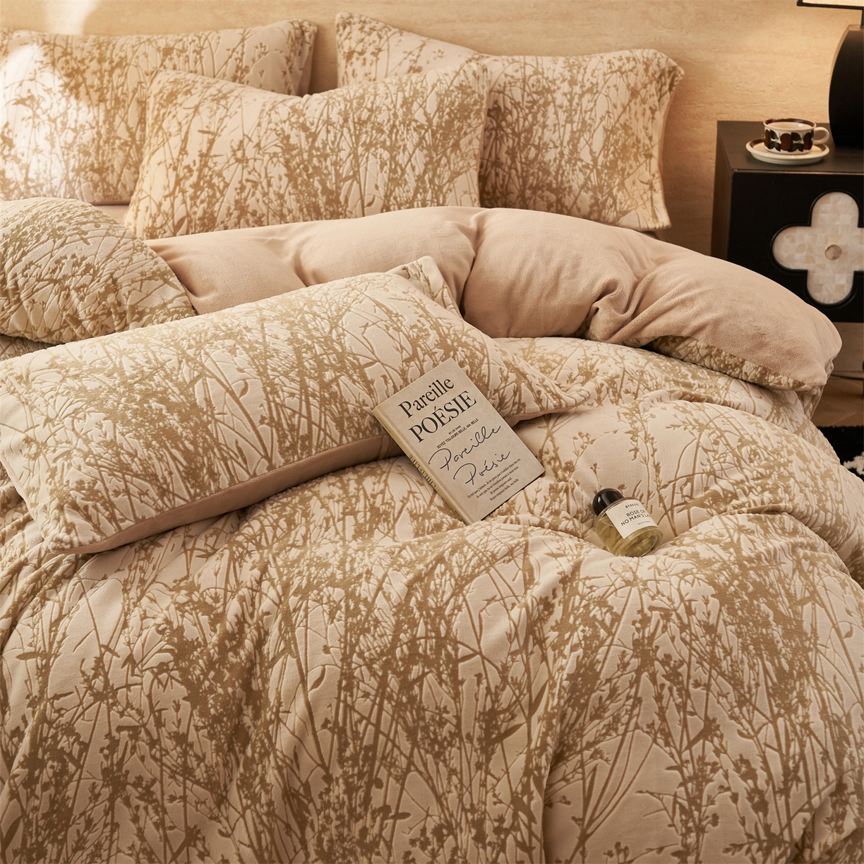 91家纺网 家纺一手货源 找家纺 金鹰 2025新款雕花烂花牛奶绒四件套 爱丽丝