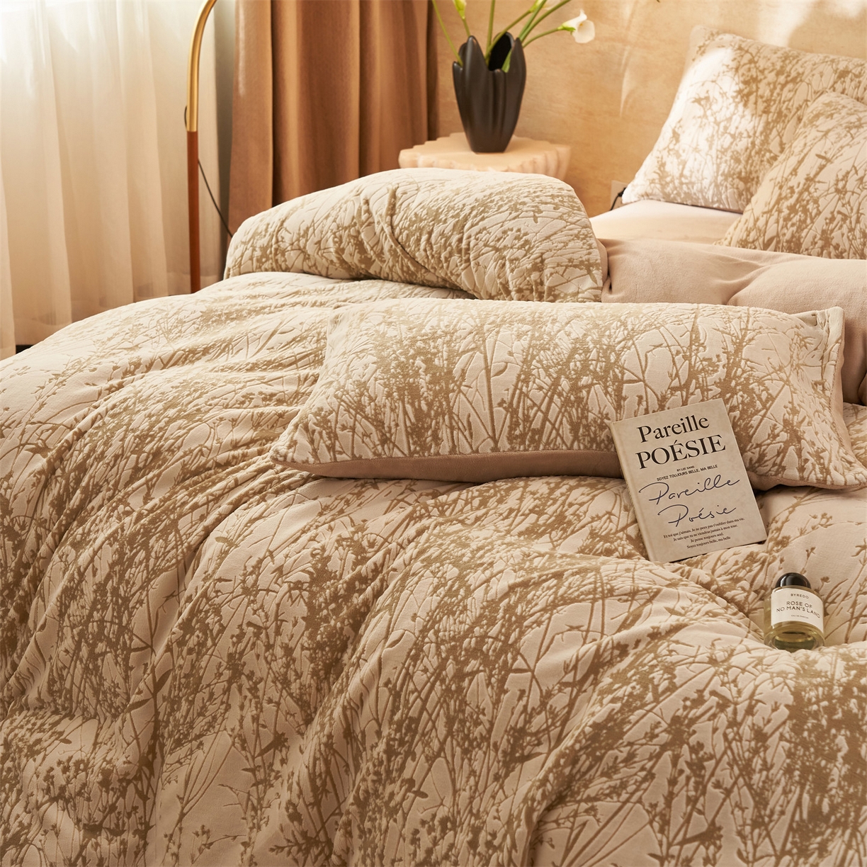 91家纺网 家纺一手货源 找家纺 金鹰 2025新款雕花烂花牛奶绒四件套 爱丽丝