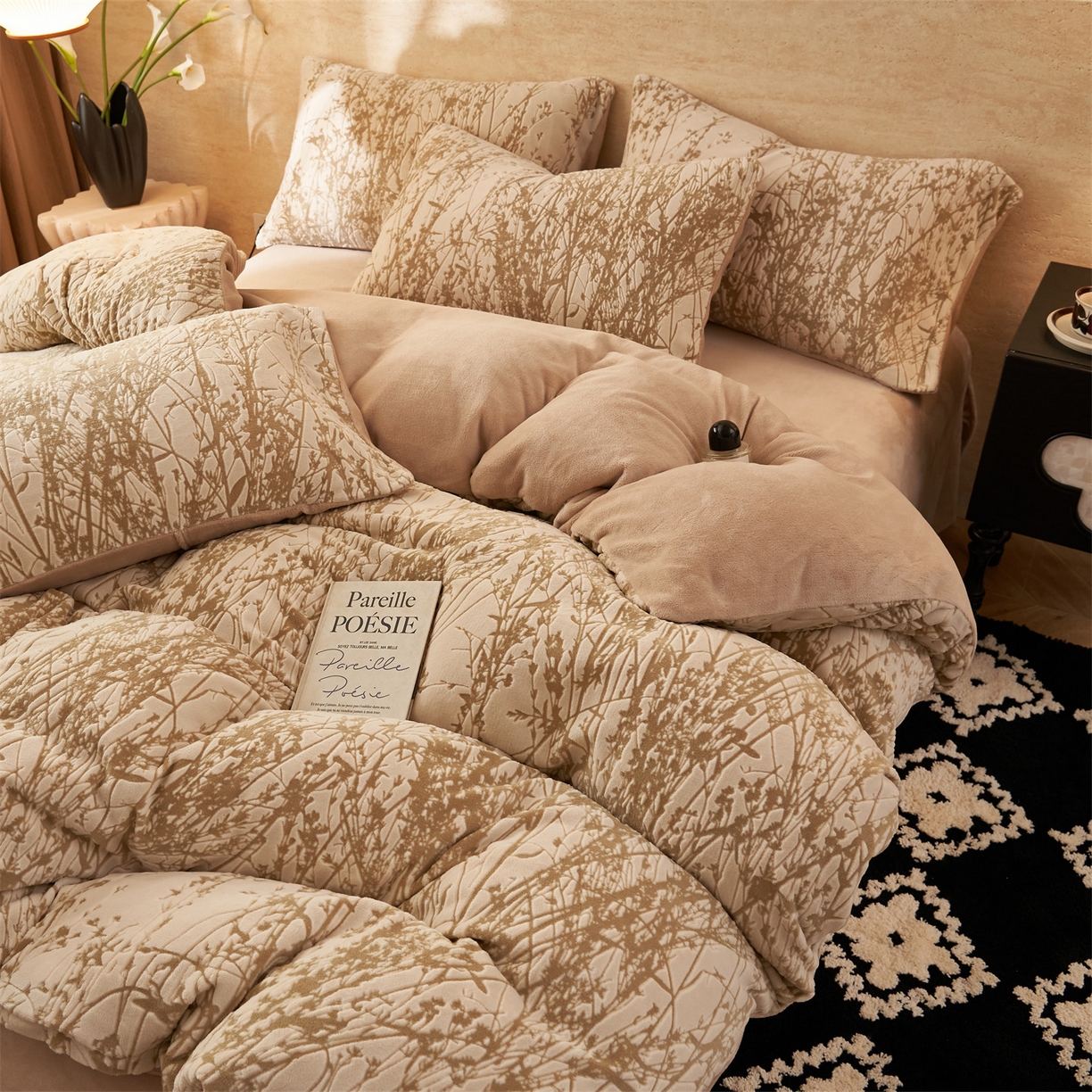 91家纺网 家纺一手货源 找家纺 金鹰 2025新款雕花烂花牛奶绒四件套 爱丽丝