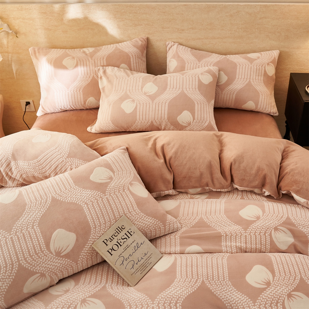 91家纺网 家纺一手货源 找家纺 金鹰 2025新款雕花烂花牛奶绒四件套 蝴蝶结