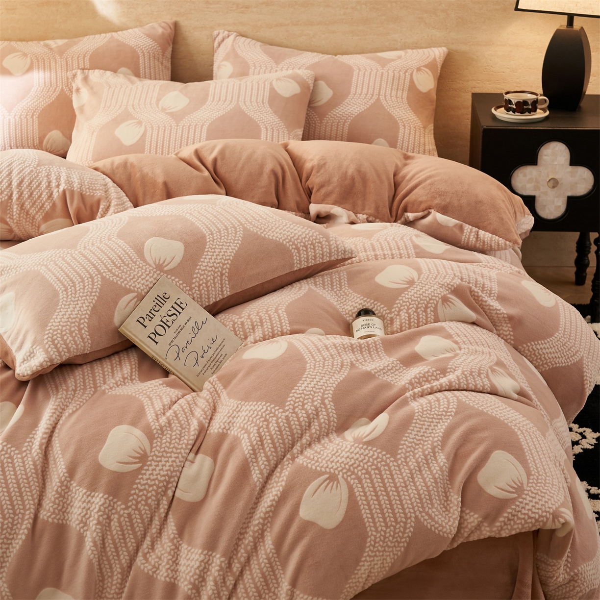 91家纺网 家纺一手货源 找家纺 金鹰 2025新款雕花烂花牛奶绒四件套 蝴蝶结