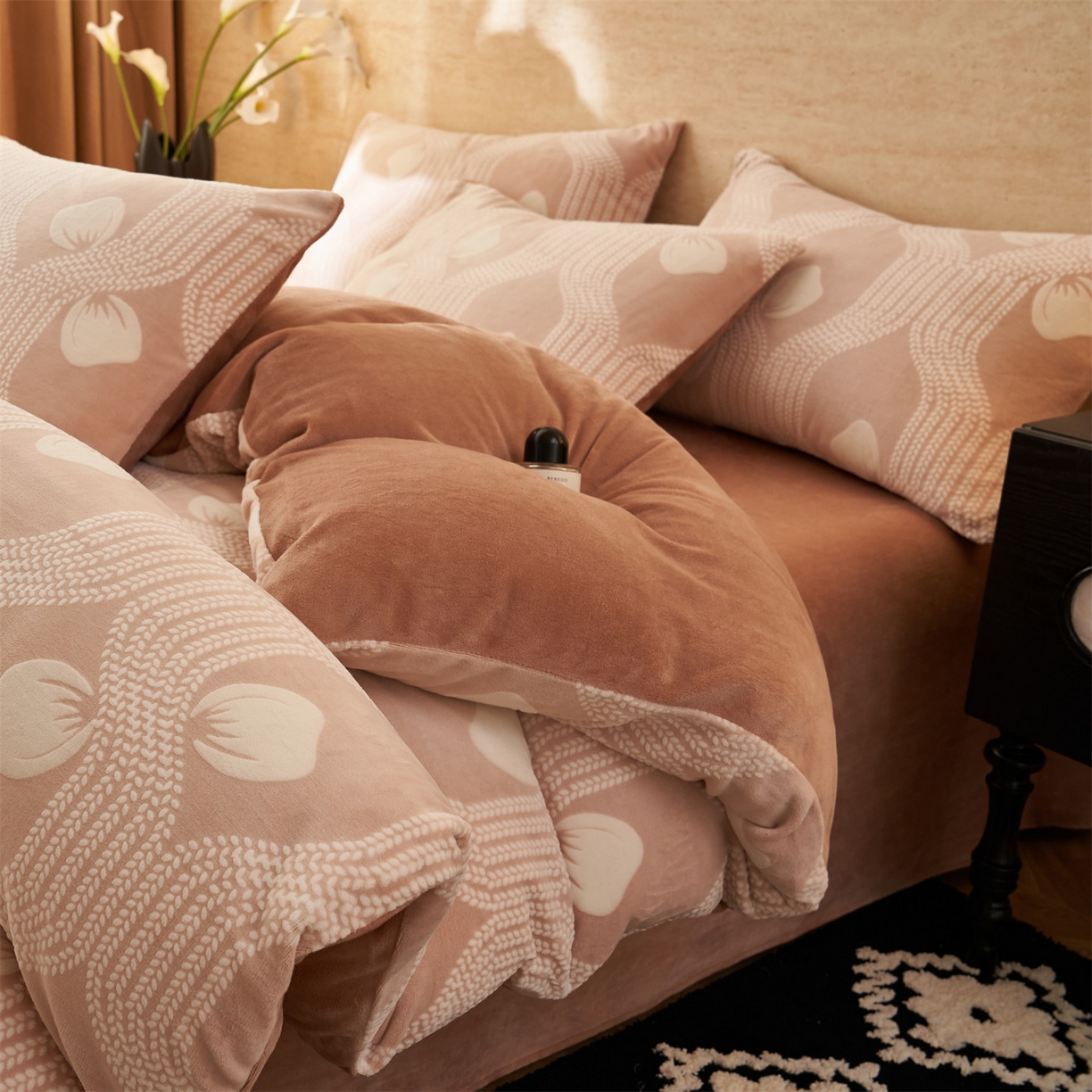 91家纺网 家纺一手货源 找家纺 金鹰 2025新款雕花烂花牛奶绒四件套 蝴蝶结